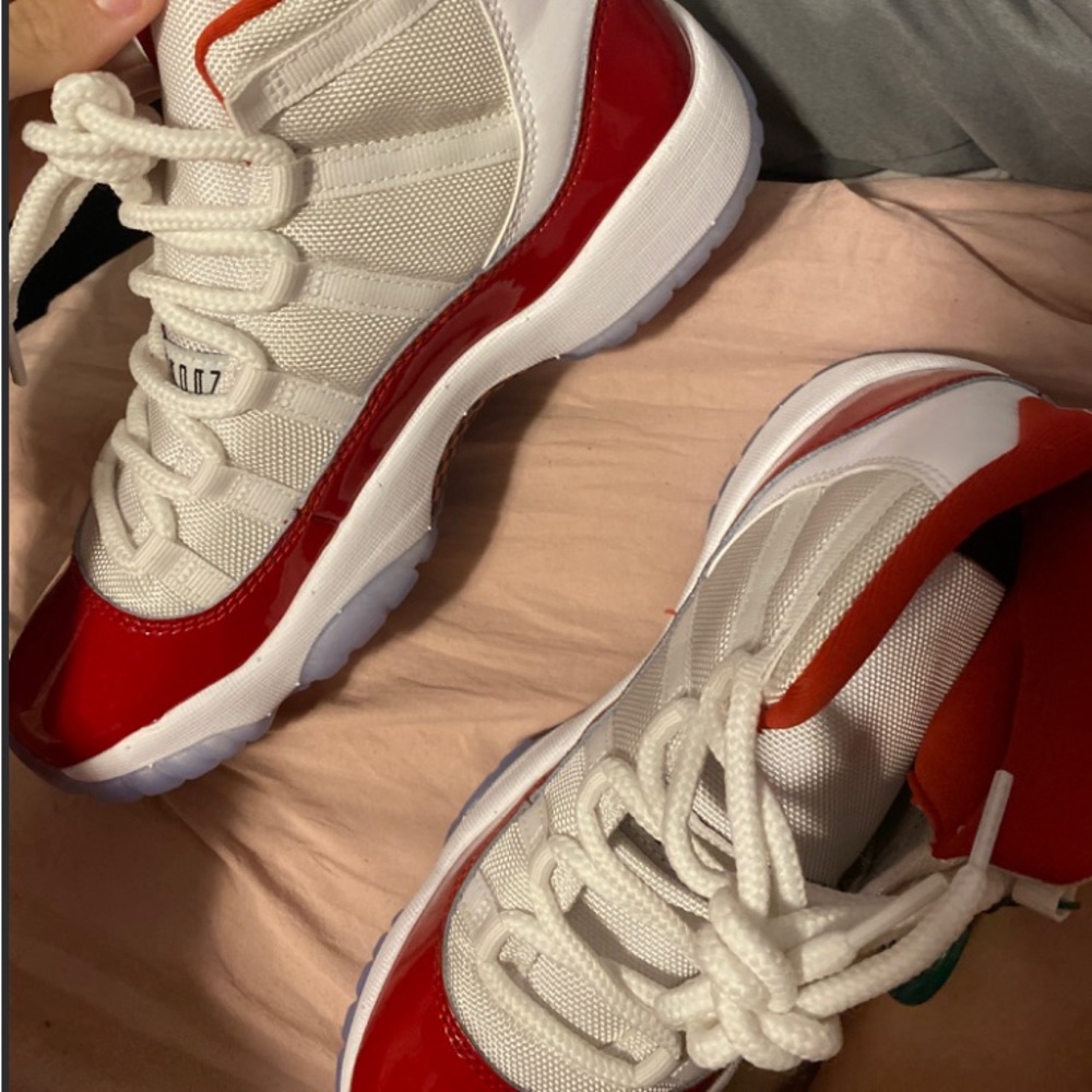 never worn - Picture 3 of 3
